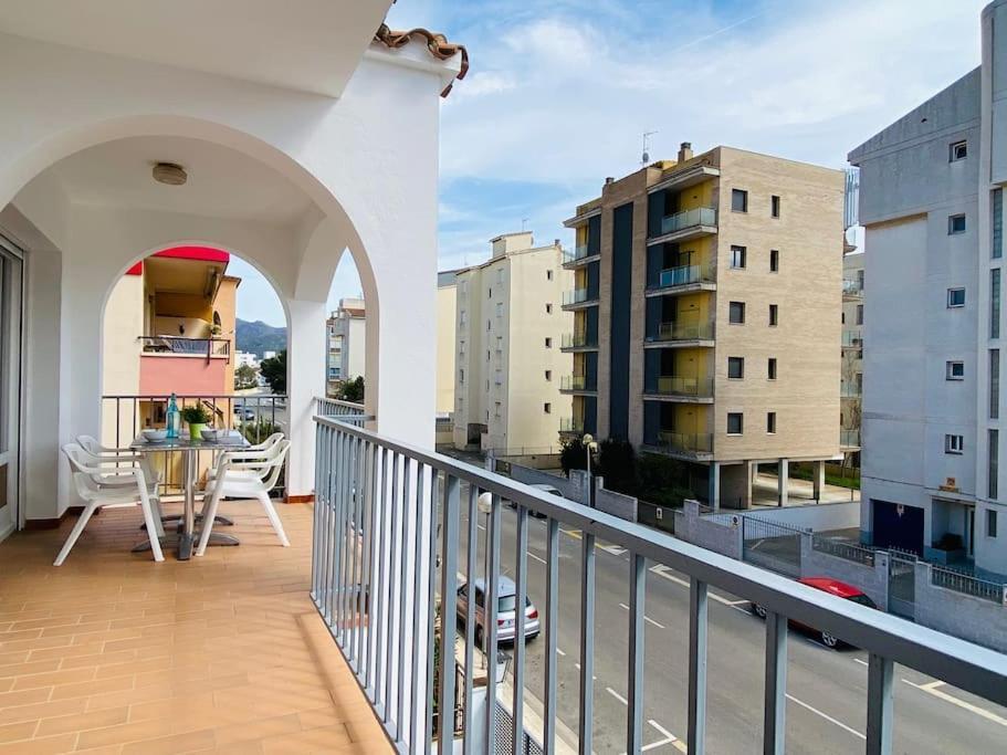 Apartamentos Aquarium Росес Екстериор снимка