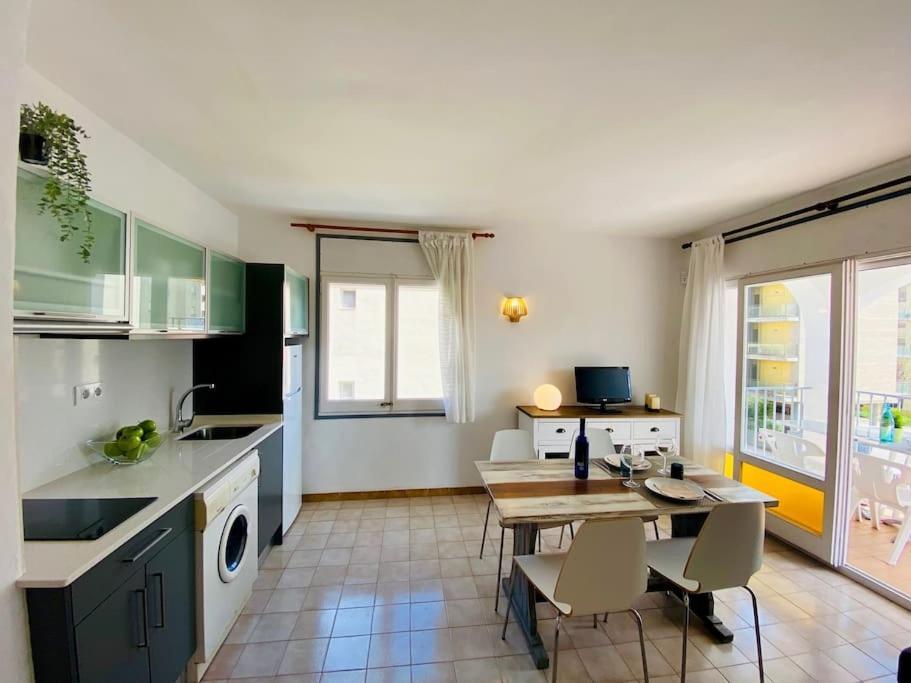 Apartamentos Aquarium Росес Екстериор снимка